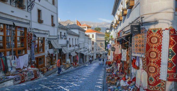 Marché en Albanie