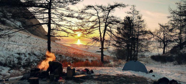 Réchauffer sa tente durant le camping en hiver