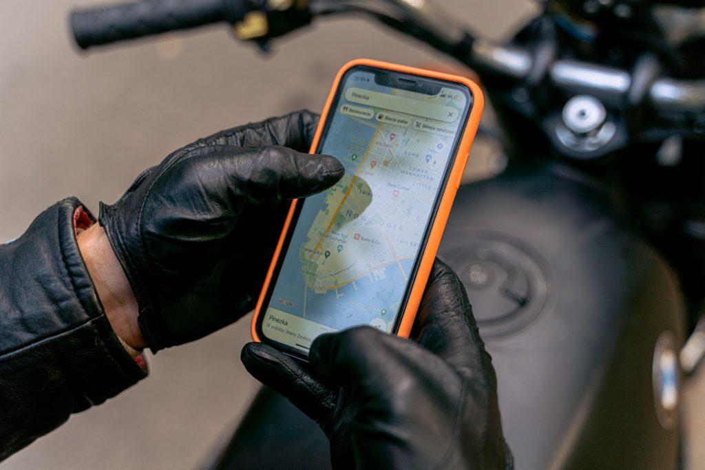 Gants, GPS... pour voyage à moto