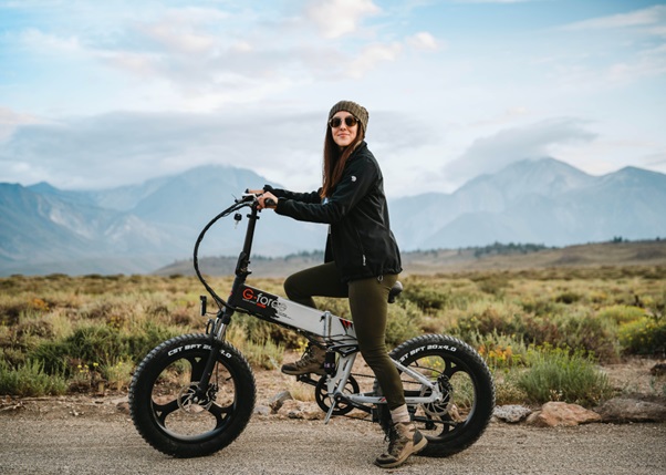 vélo électrique pliable dans son camping-car