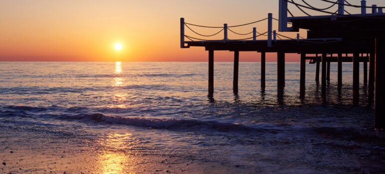 Plage au coucher de soleil