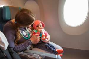 Est-ce dangereux pour un bébé de prendre l’avion ?
