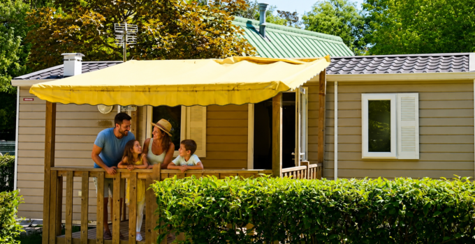 Une famille en camping à Cruas au camping Harmony